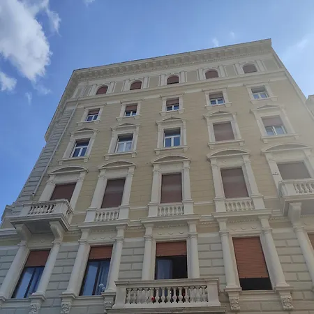 Triestecenter Rooms&Apartments - Colori di Trieste-3