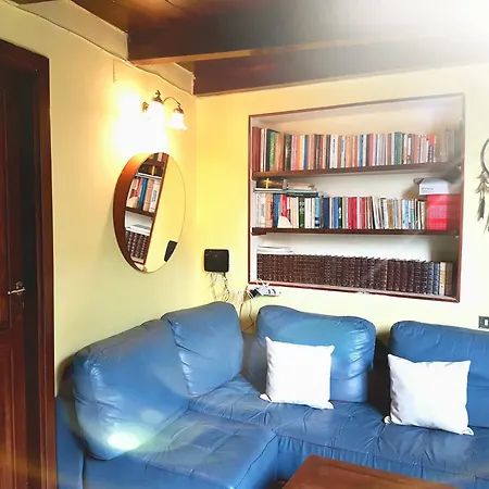 Goldencube Guest House-3