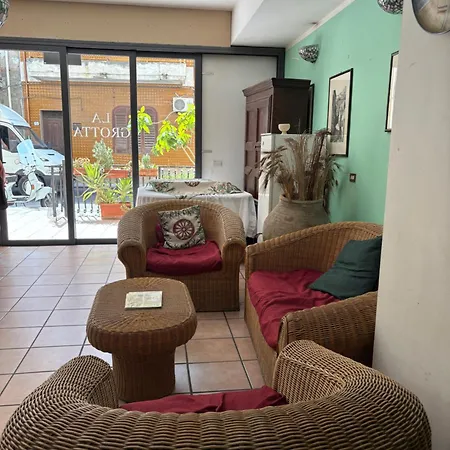 La Grotta-3