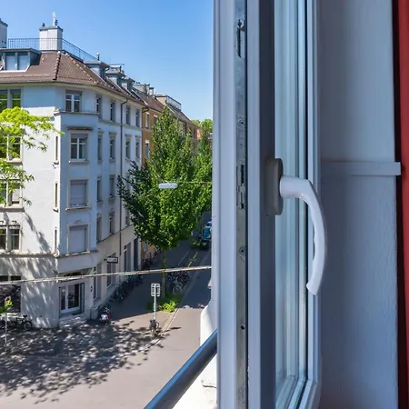 Easyhotel Zuerich City Limmatplatz-3