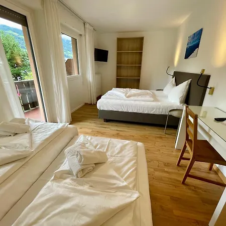 B&B Transit Rooms - Your Stopover, Free Parking-3