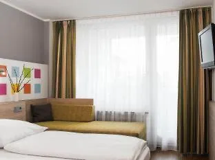 Business & Budget Hotel Tessin-3