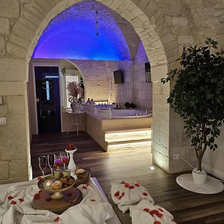 Romantic Suite With Private Jacuzzi Malely Suite-3