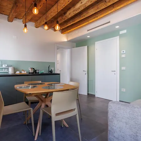 1823 Room-2