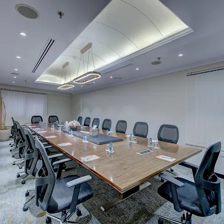 Howard Johnson Plaza By Wyndham Dubai Deira-2