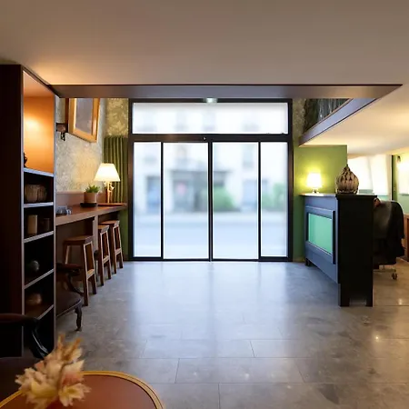 Walled Off Hotel Paris-3