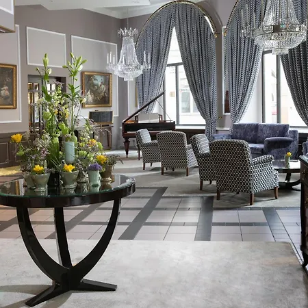 Grand Hotel Bohemia-3
