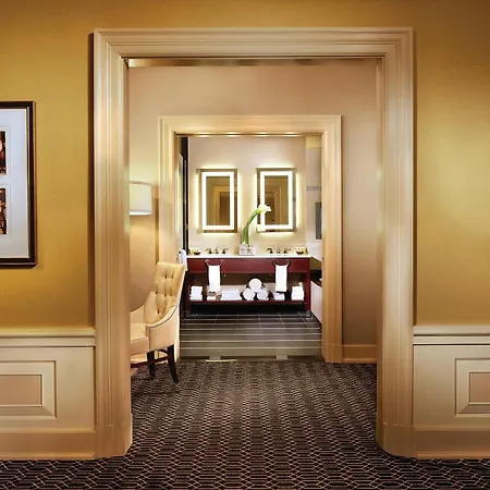 The Algonquin Hotel Times Square, Autograph Collection-3