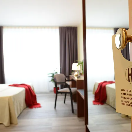 Hotel Krystal-3