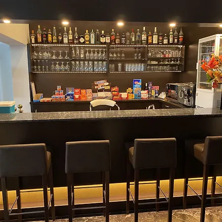 Hotel Montree-3