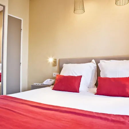 Hotel Eiffel Segur-3