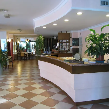 Hotel Boomerang - Check-In & Meals In Front At Hotel Sporting-2