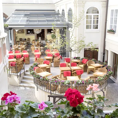 Iron Gate Hotel & Suites Prague By Bhg-3