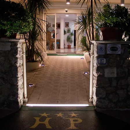 Hotel Pigalle-2