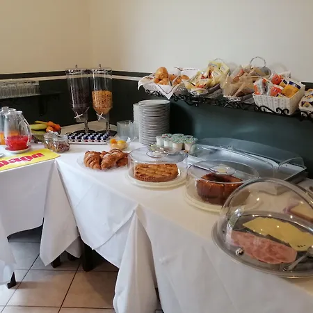 Villa Raffaello Park Hotel-3