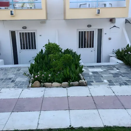 Leonidas Hotel & Studios-2