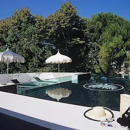 M Glamour Hotel-2