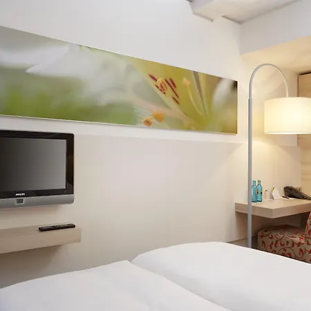 H+ Hotel Muenchen-3