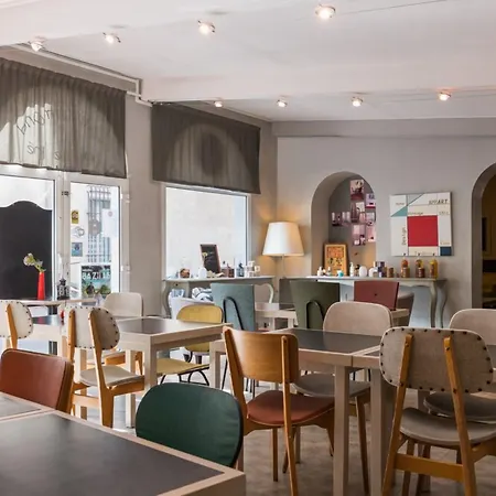 Hotel Edmond Rostand-3