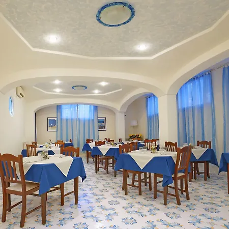 Iris Hotel-3