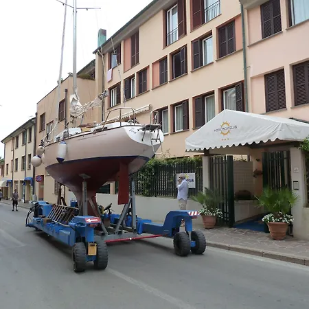 Hotel Yacht Club-2