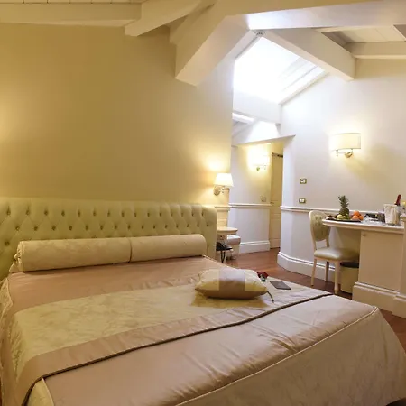 Suite Hotel Santa Chiara-3