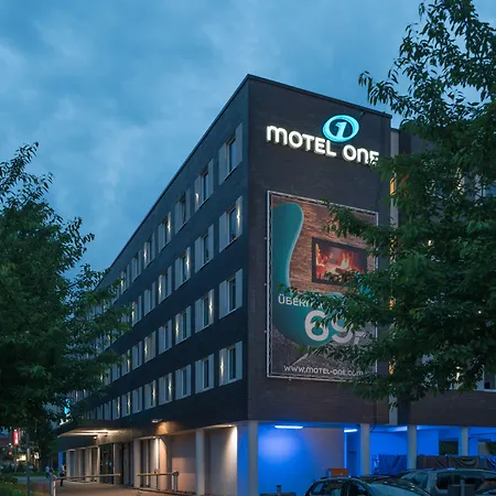 Motel One Hamburg-Airport-2