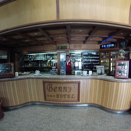 Benny Hotel-2