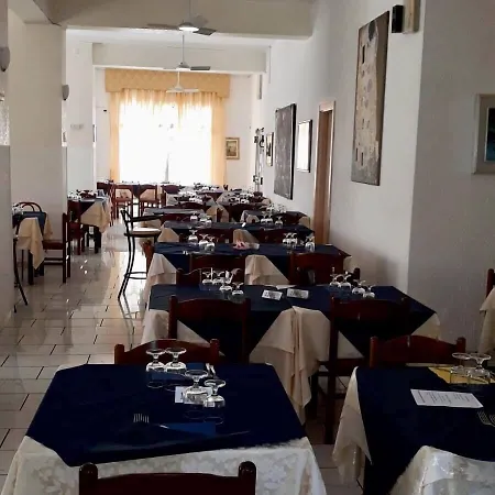 Hotel Mondial-2