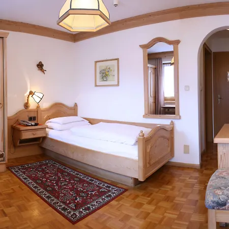 Hotel Dolomiti Madonna-2
