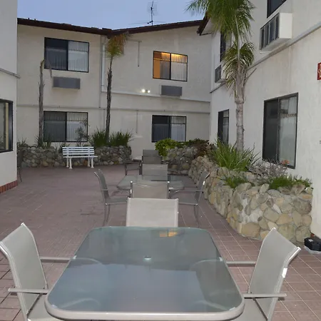 Jolly Roger Hotel-2