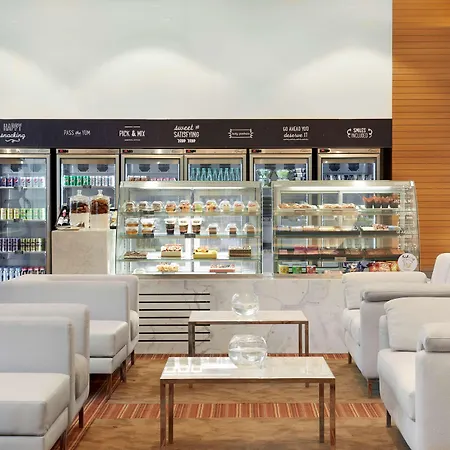 Hyatt Place Dubai Baniyas Square-2