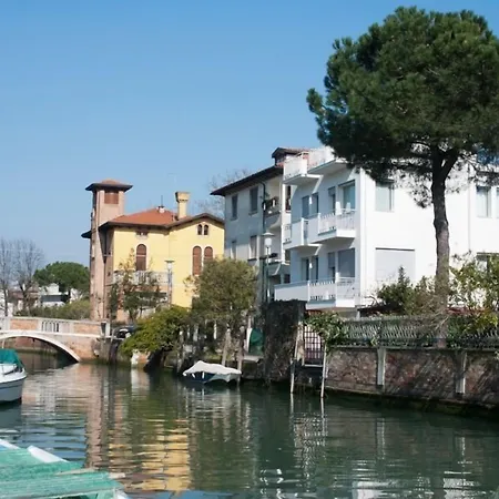 Villa Venice Movie-2