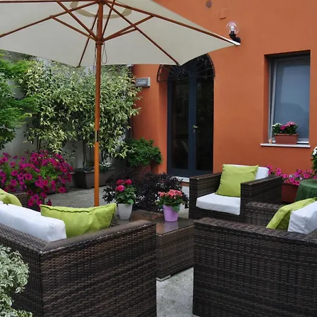 Piazza Nova Guest House-3