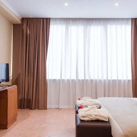 Raeli Hotel Lux-3
