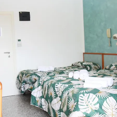 Hotel Diamante 5 minuti dalla fiera di rimini CON PARCHEGGIO INCLUSO-2