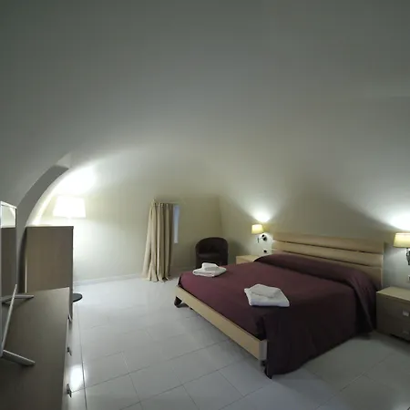 Gatto Bianco House-2