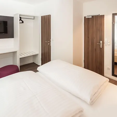 Hotel West-3