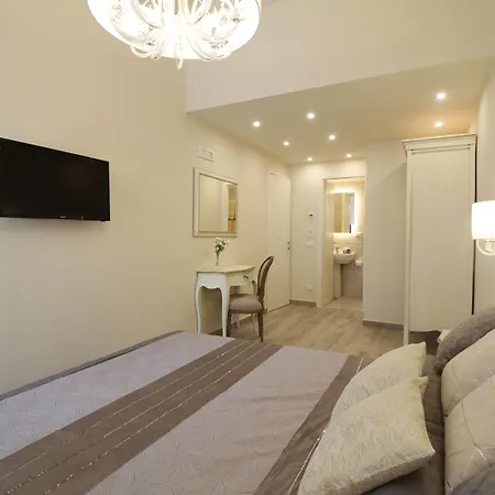 Lucca In Chic - No Ztl, Free Parking, Priv Bath, Old City 550M-2