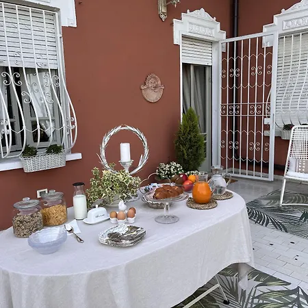 Villa House And Garden B&B-3
