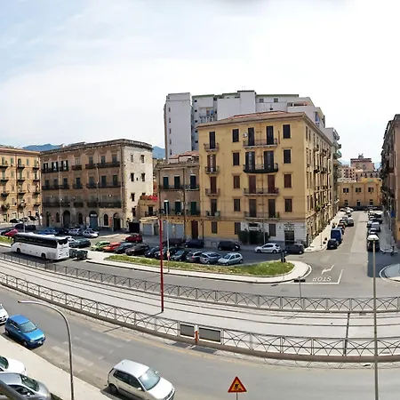 Hollywood Inn Palermo-2
