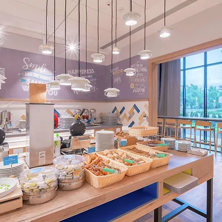 Hampton By Hilton Warsaw Mokotow-3