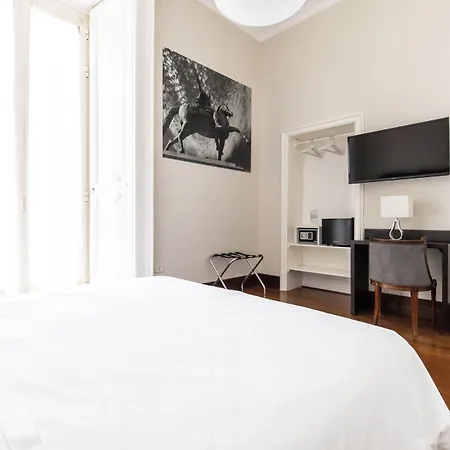 Gramsci Suites-3