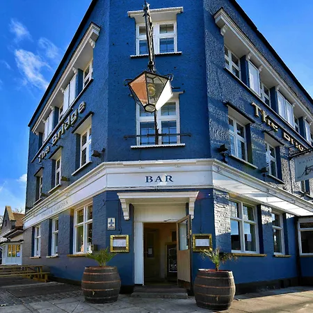 The Bridge Pub & Rooms-3