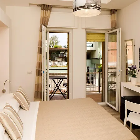 Sorrento Comfort Rooms con piscina-3