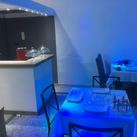 MB95 - Mezzocannone Luxurious Bed&Breakfast-3