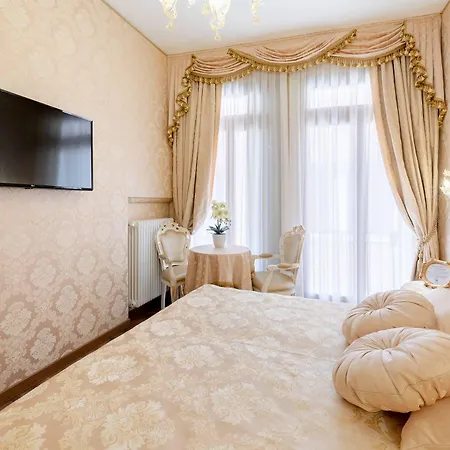 Canal View San Marco Luxury Rooms-2