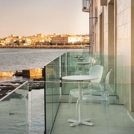 Re Dionisio Luxury Suites-3