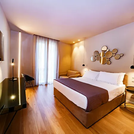 Elite Accommodations & Hydromassage Pool-2