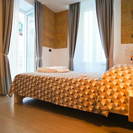 Neapolitan Flat 2 0 B&B-2